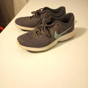 Nike sneakers size 6.5